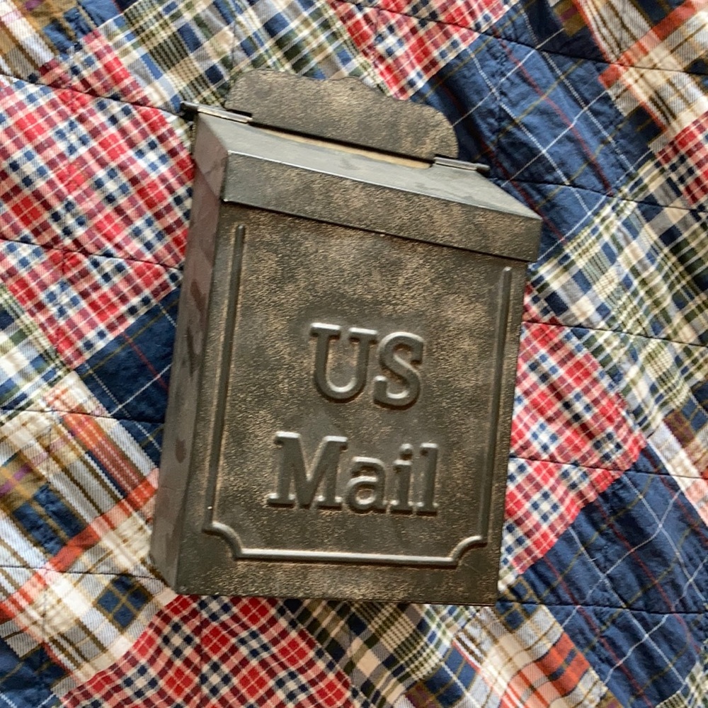 Decorative mail box